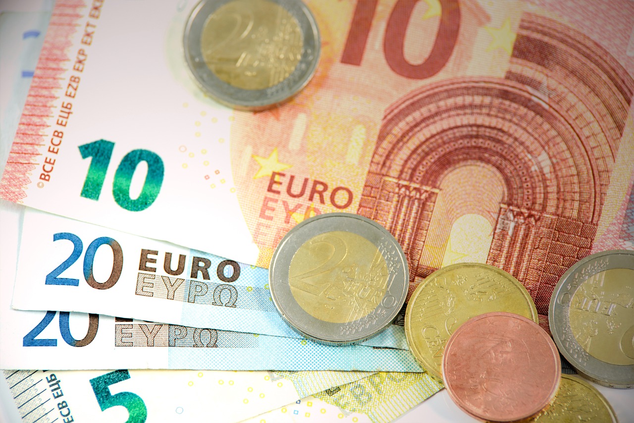 Eurozone inflation dips further in February